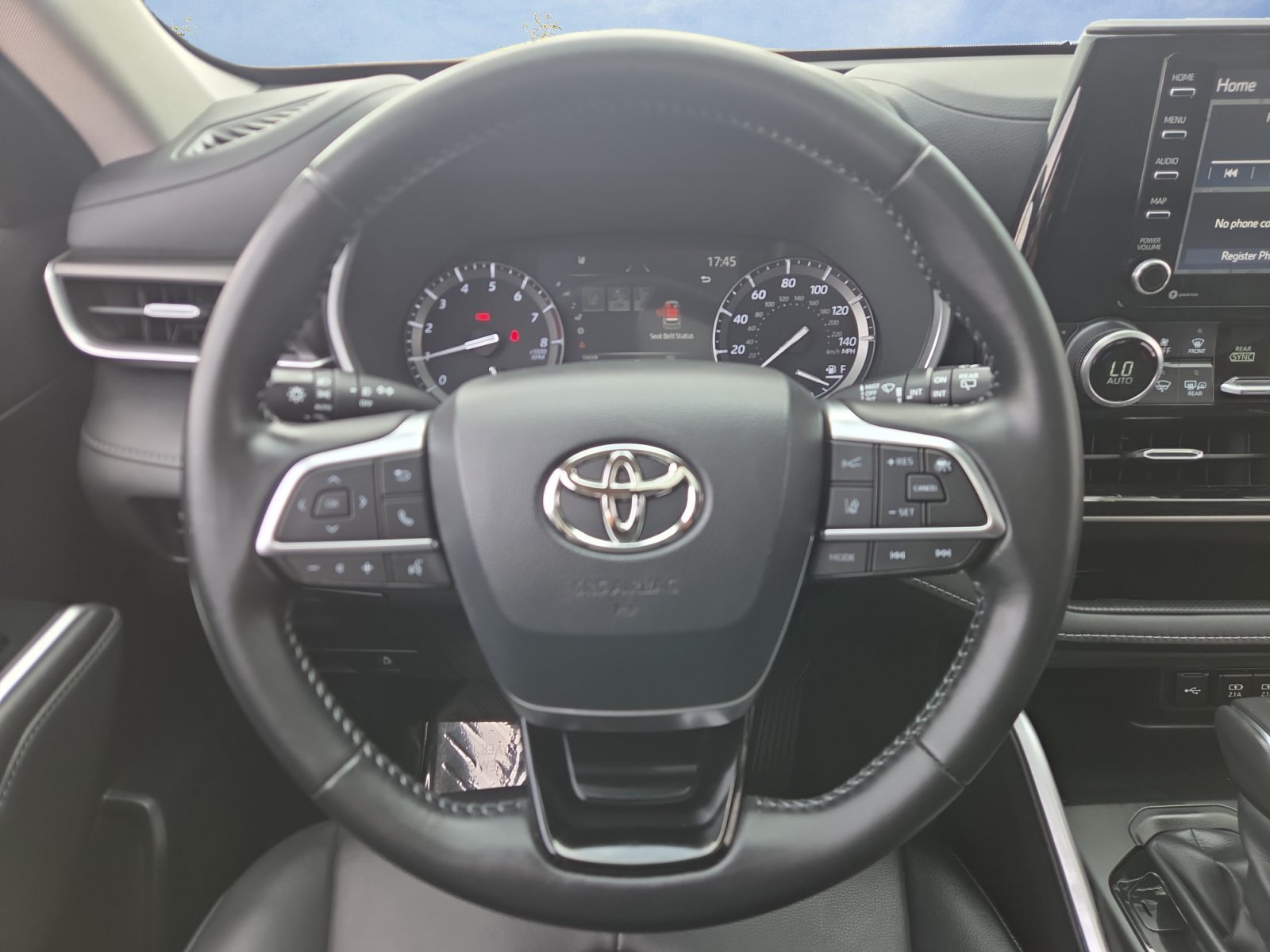 2020 Toyota Highlander XLE - Photo 12