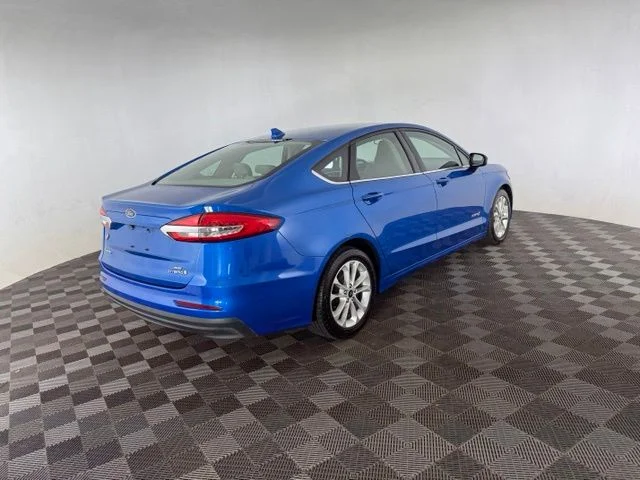 Used 2019 Blue Ford SE image 5