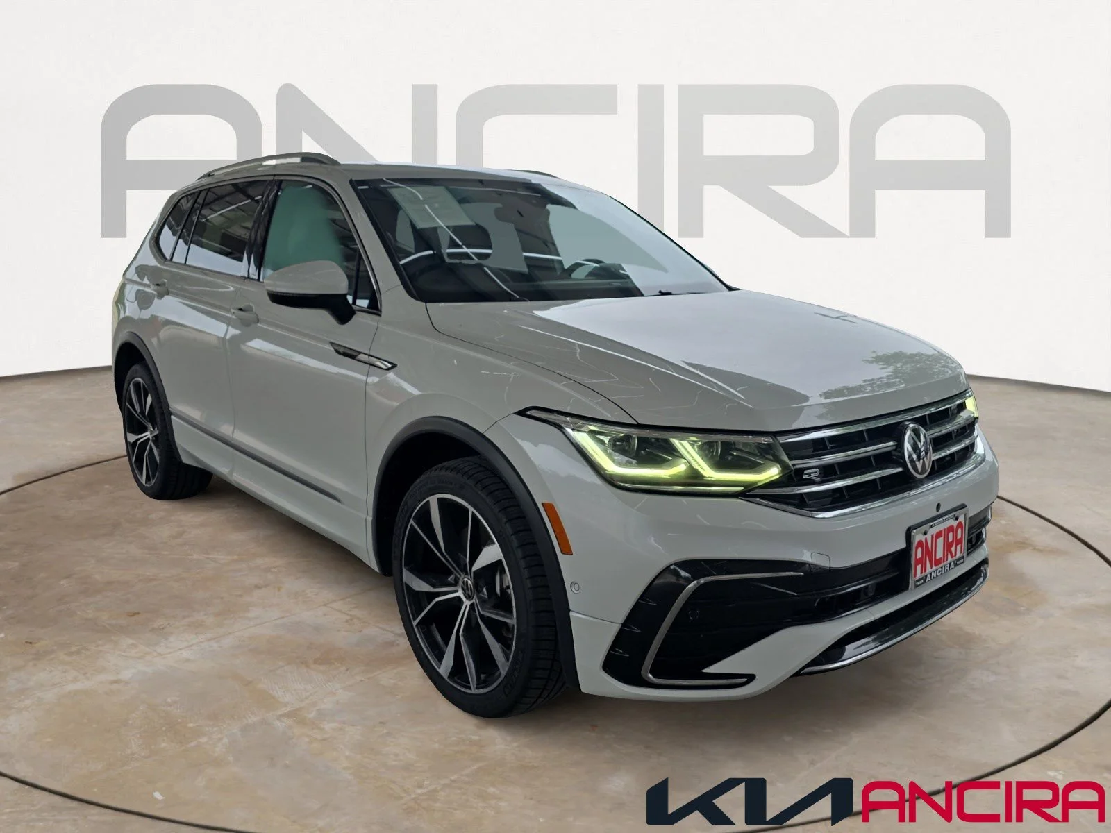 2022 Volkswagen Tiguan 2.0T SEL R-Line 4Motion's photo