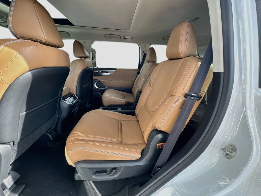 New 2027 RADIANT WHITE INFINITI Luxe 2WD image 26