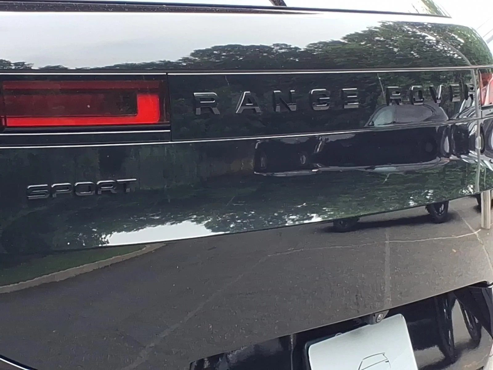 New 2026 Black Land Rover Dynamic SE image 19