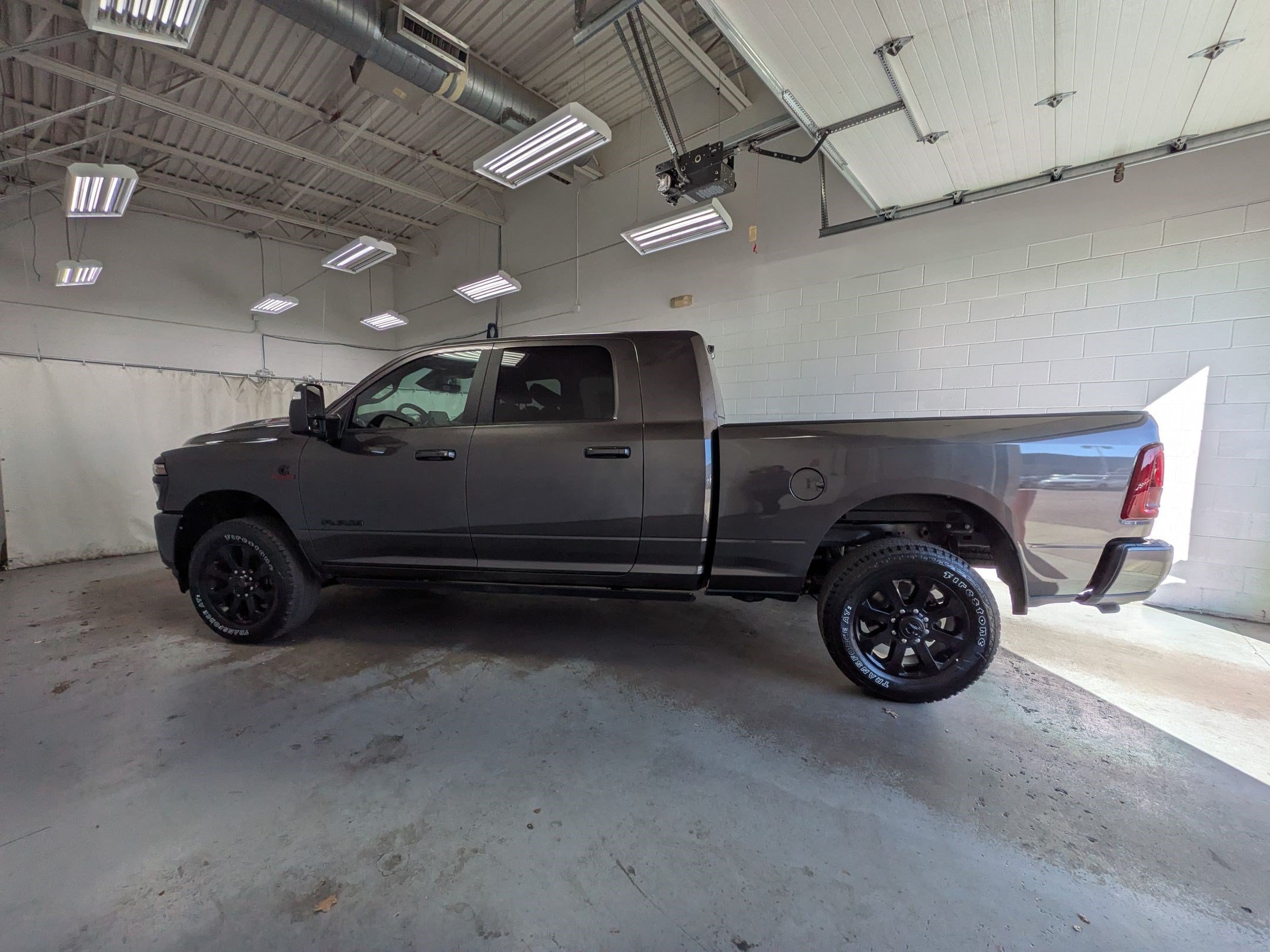 New 2026 Granite Crystal Metallic Clear-Coat Exterior Paint RAM Laramie image 7