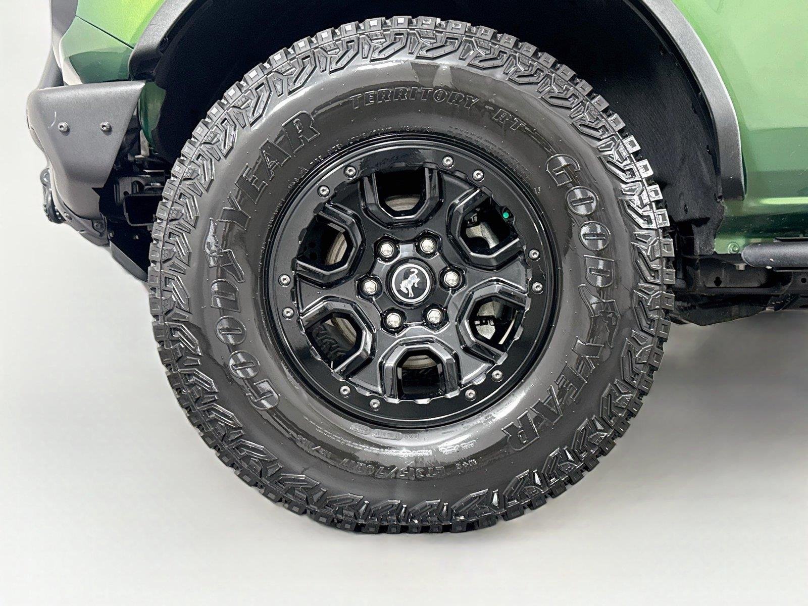 Used 2022 Eruption Green Metallic Ford Wildtrak image 40