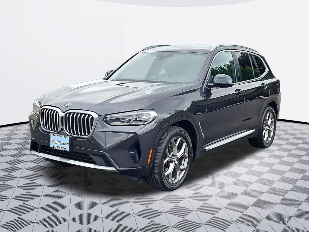Used 2022 Dark Graphite Metallic BMW xDrive30i image 2