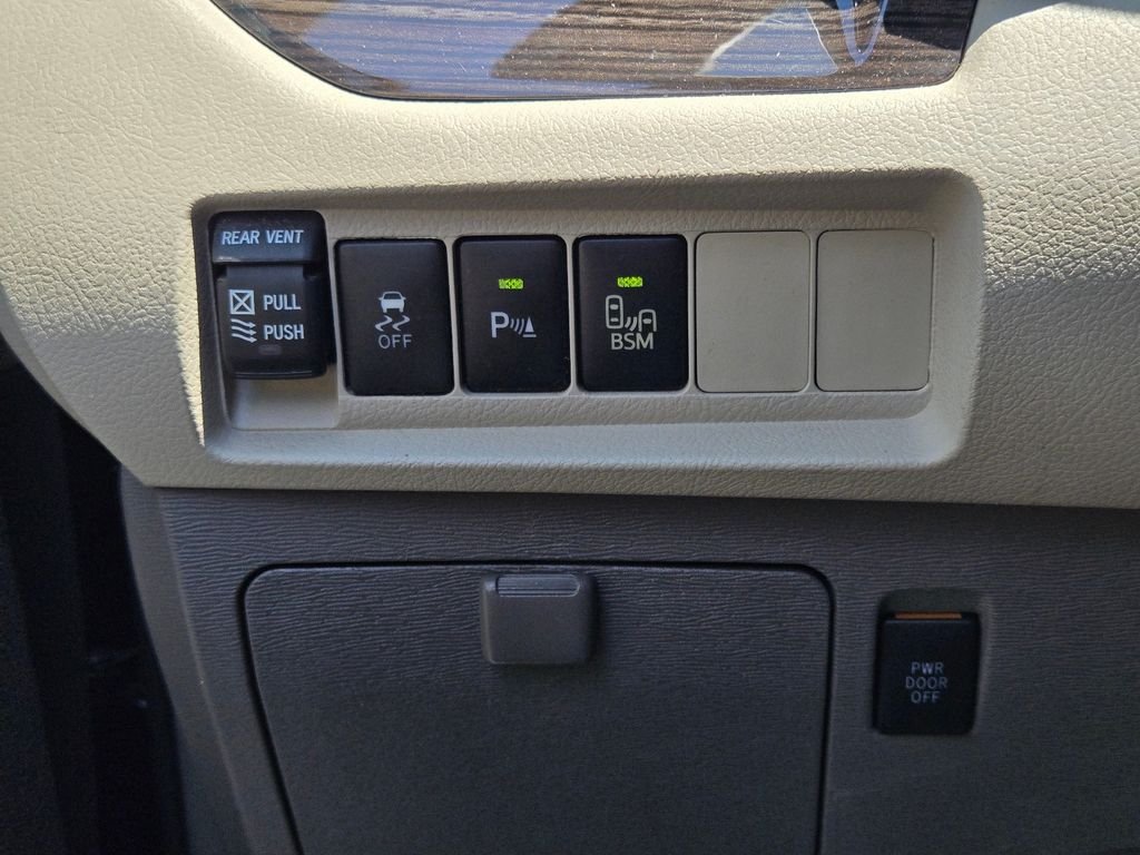 Used 2015 Black Toyota XLE image 31