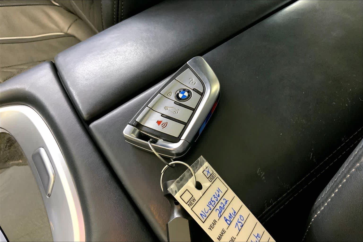 Used 2022 Mineral White Metallic BMW 750i xDrive image 14