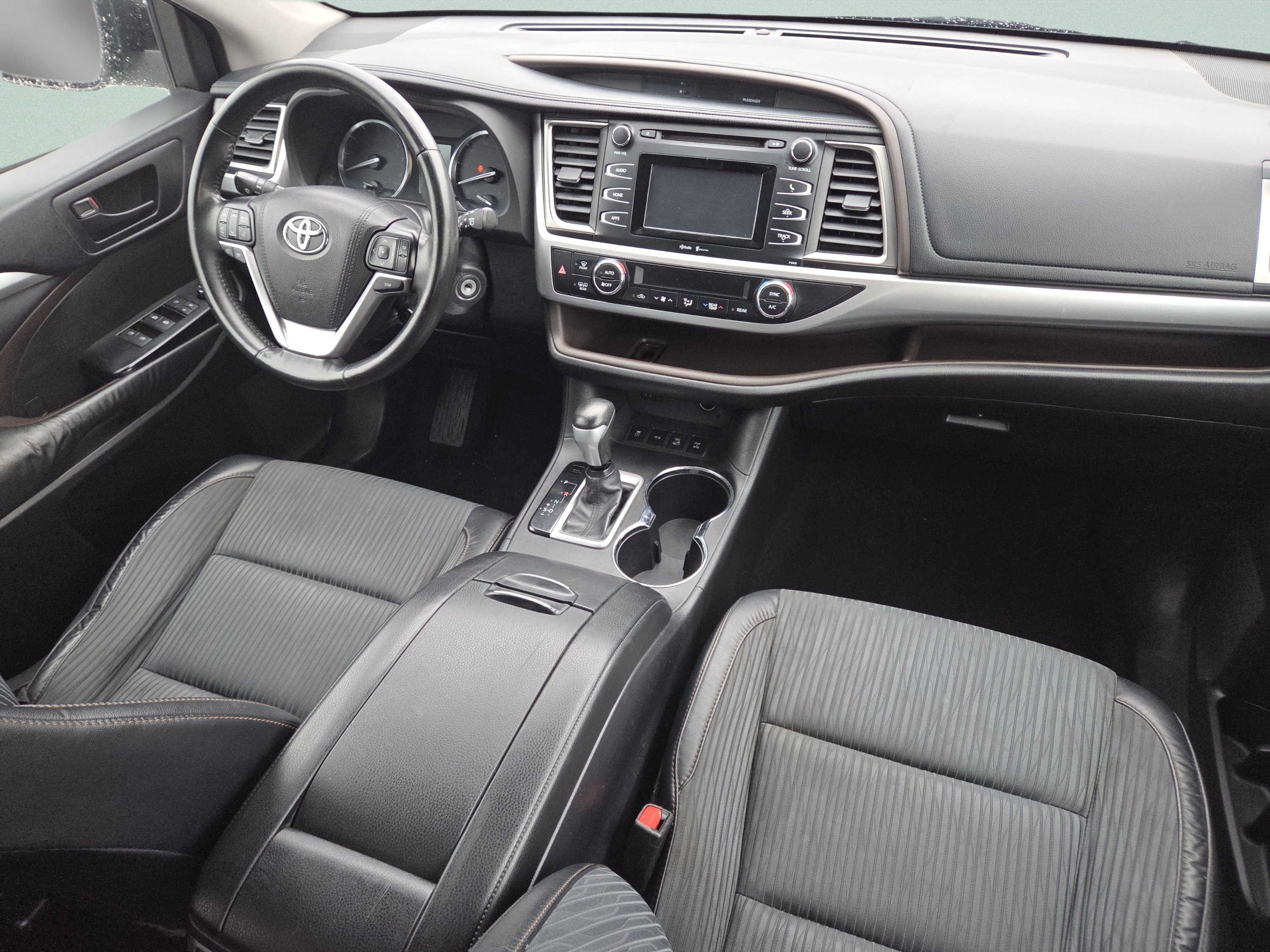 Used 2015 Silver Sky Metallic Toyota LE Plus V6 image 27
