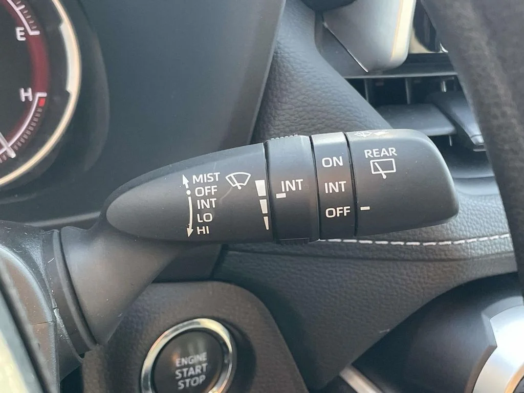 2025 Toyota RAV4 XLE - Photo 13