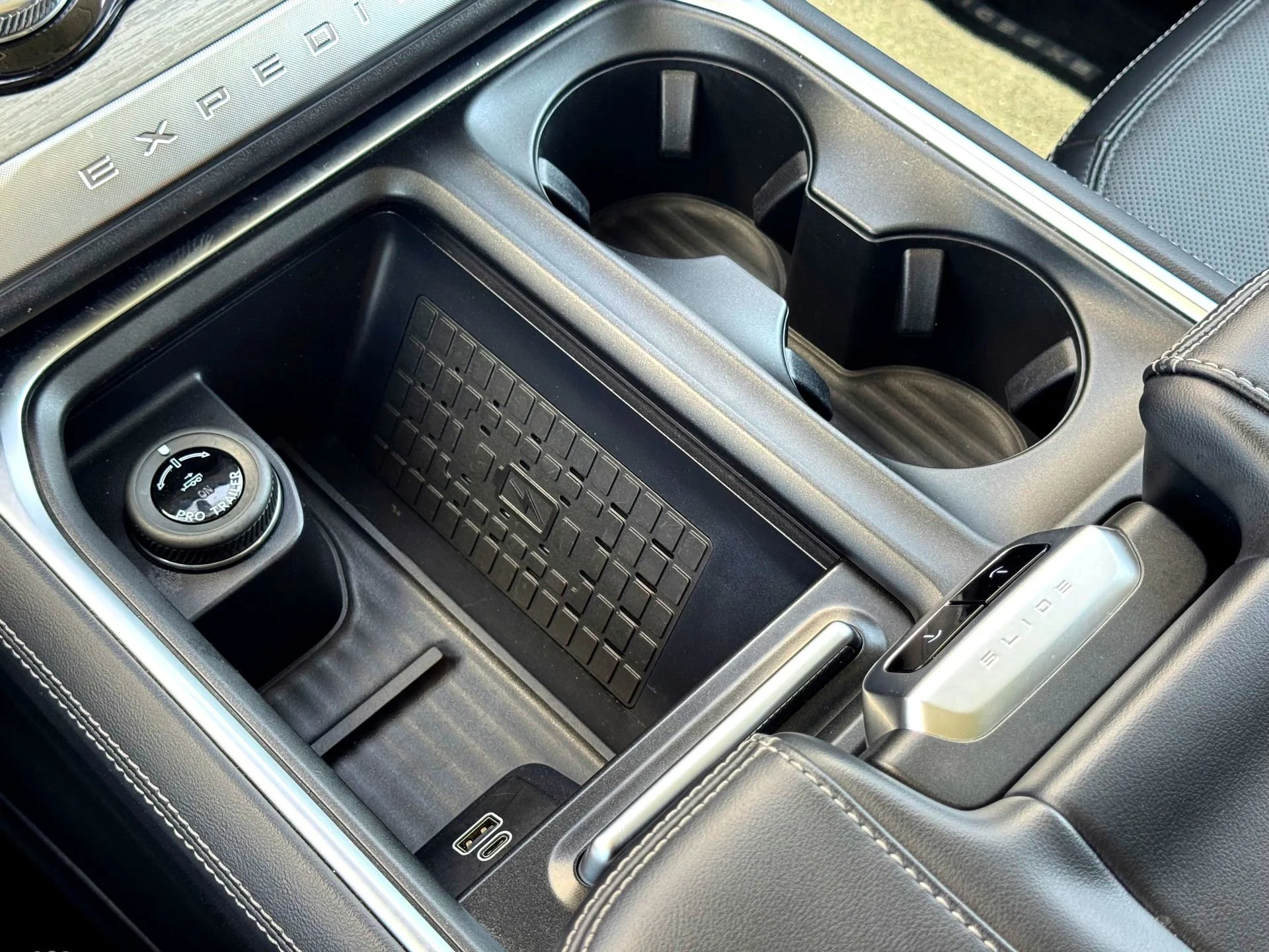 Used 2025  Ford Platinum image 30
