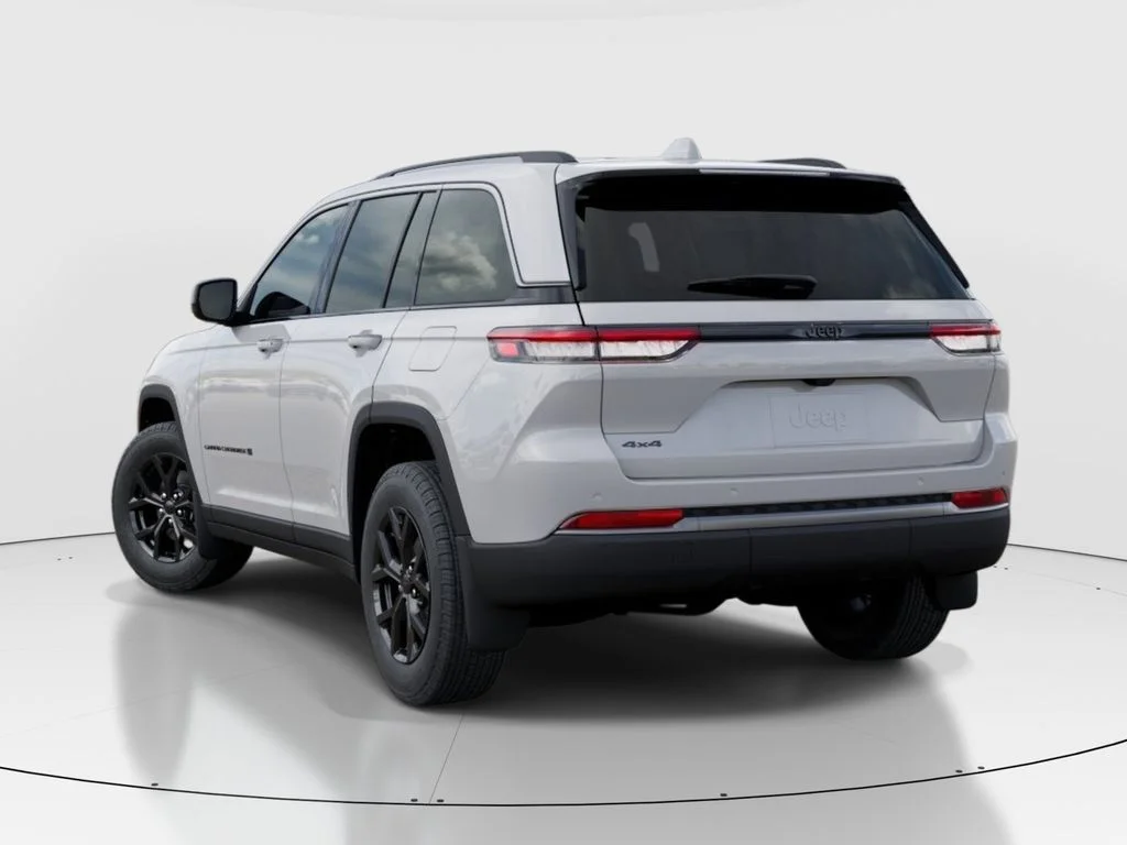 New 2026 Bright White Clear-Coat Exterior Paint Jeep Altitude image 3