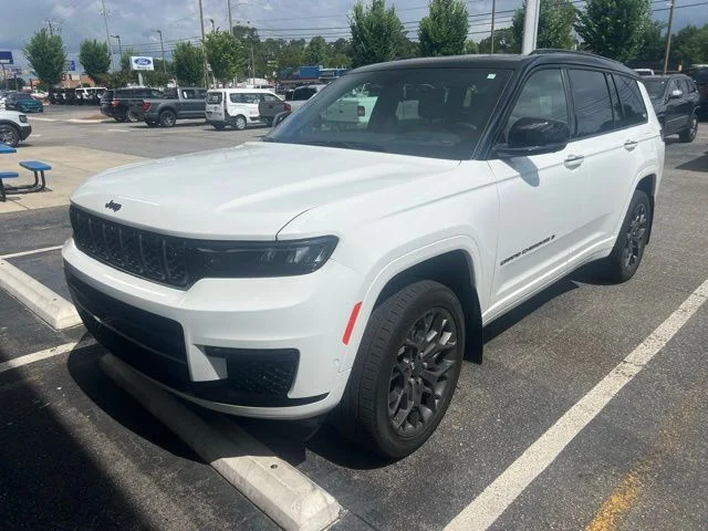 Used 2024 White Jeep Summit image 4
