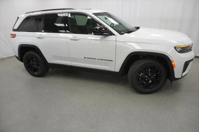 New 2026 Bright White Clear-Coat Exterior Paint Jeep Laredo image 9