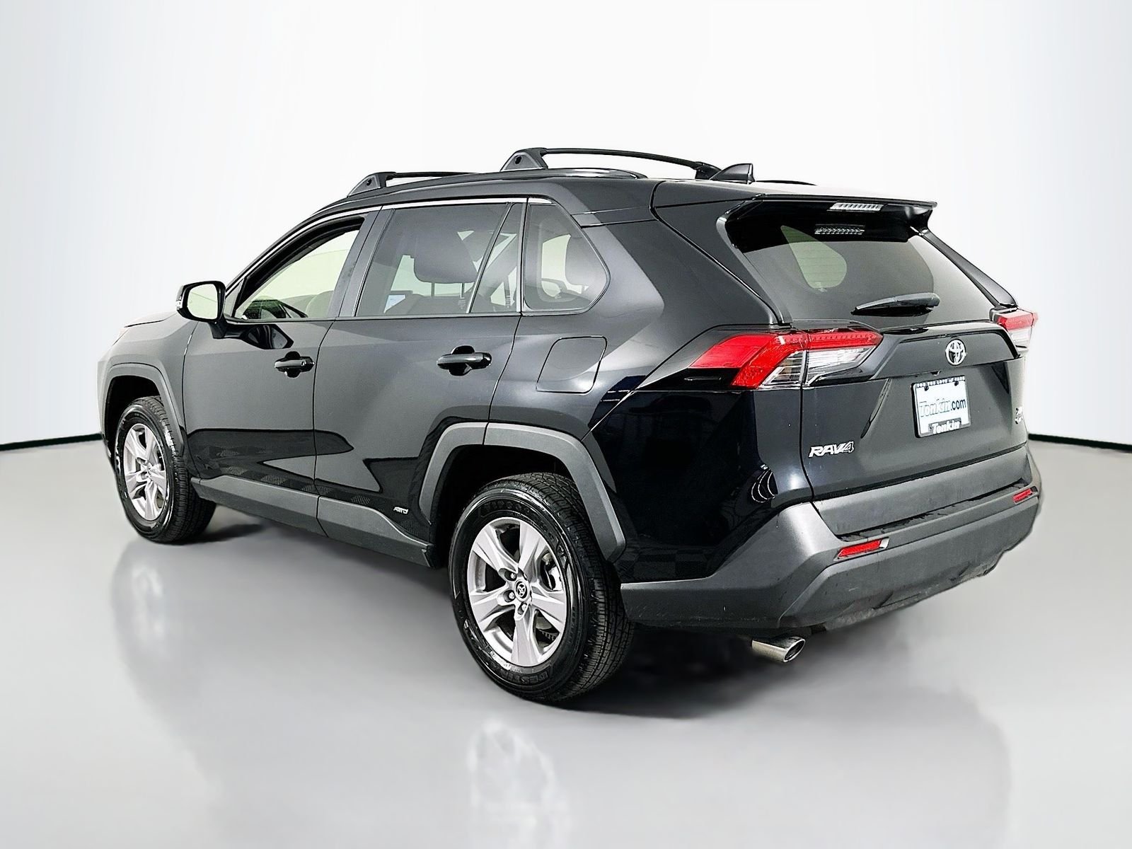 Used 2025 Midnight Black Metallic Toyota XLE image 5