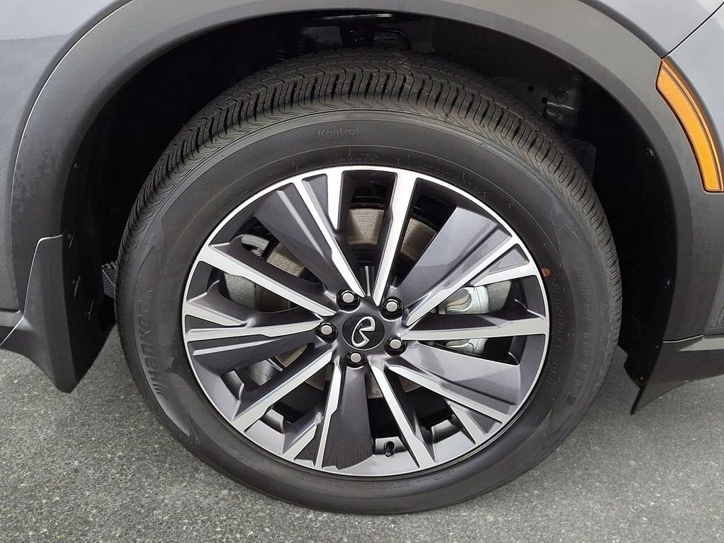 New 2027 GRAPHITE SHADOW INFINITI Luxe AWD image 7