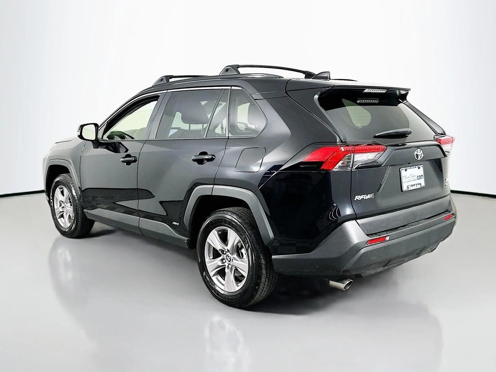 Used 2025 Midnight Black Metallic Toyota XLE image 5