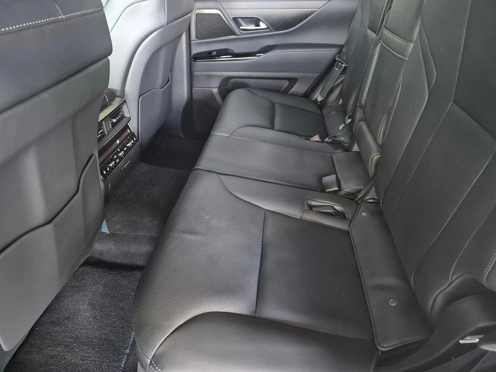 2026 Lexus LX 700h Luxury - Photo 15