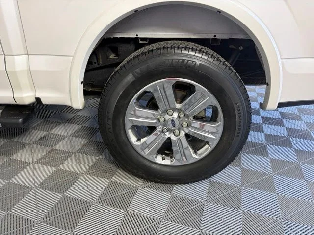 Used 2018 White Platinum Clearcoat Metallic Ford Lariat image 54