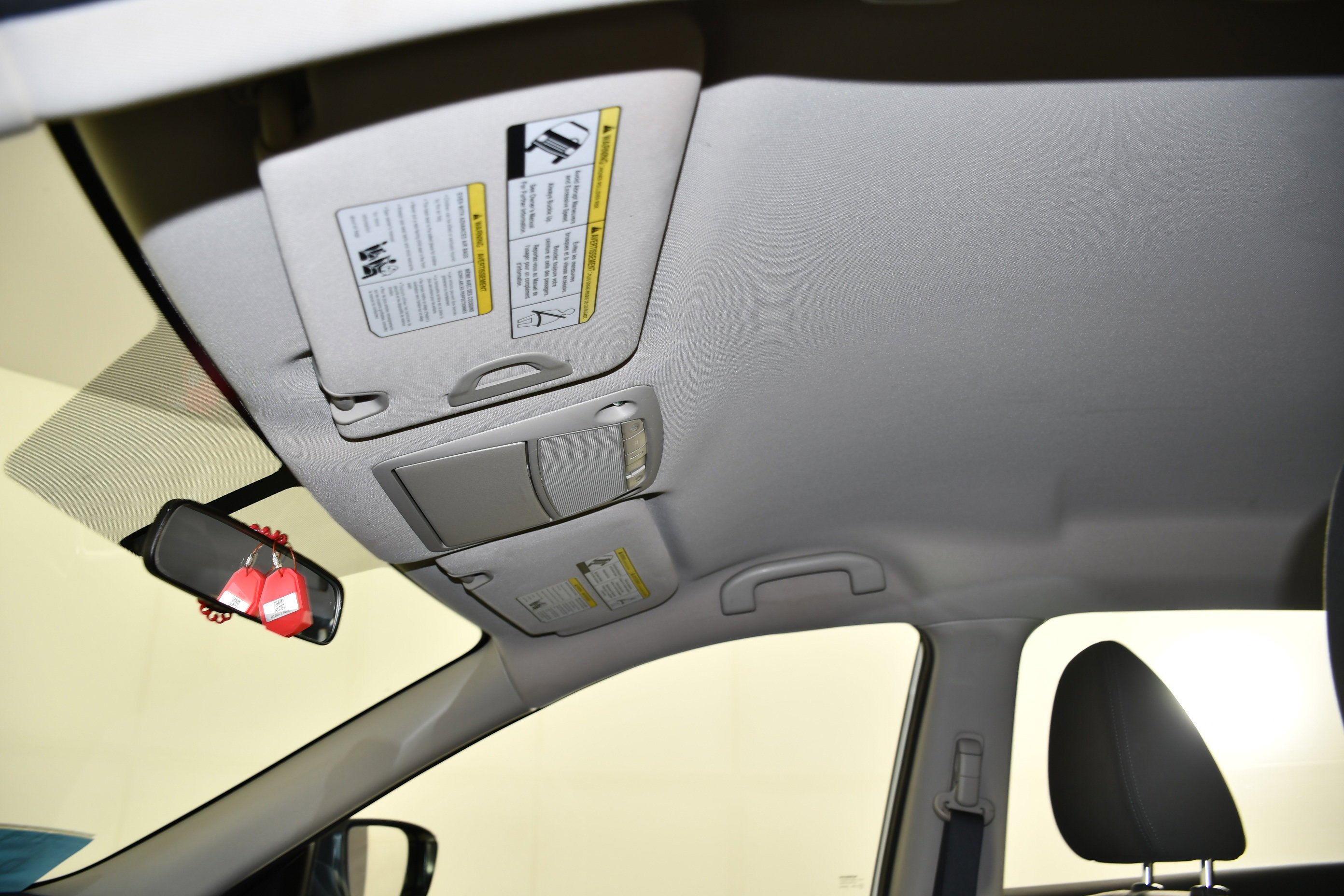 Used 2015 Glacier White Nissan S image 37