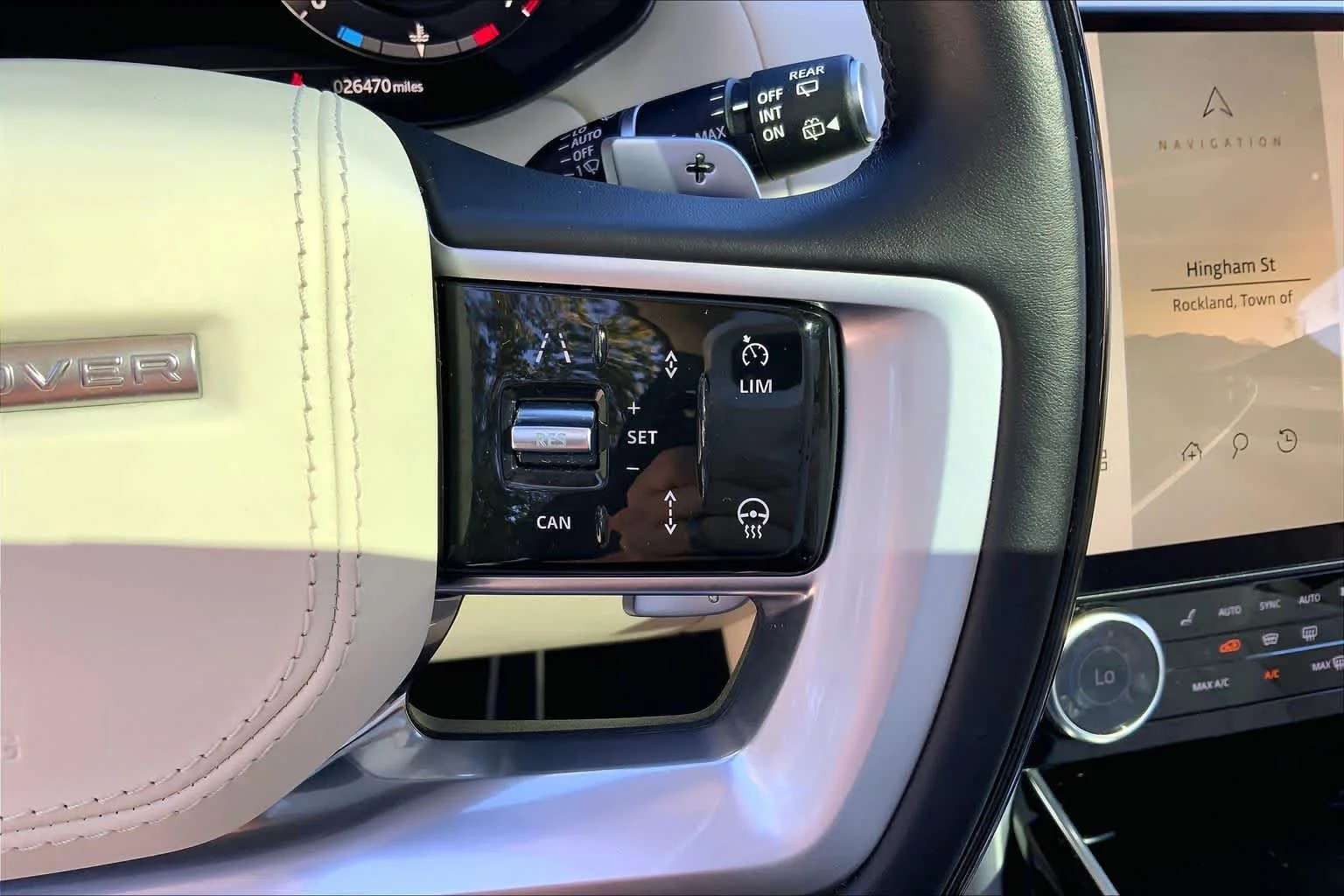 Used 2023 Portofino Blue Metallic Land Rover SE image 23