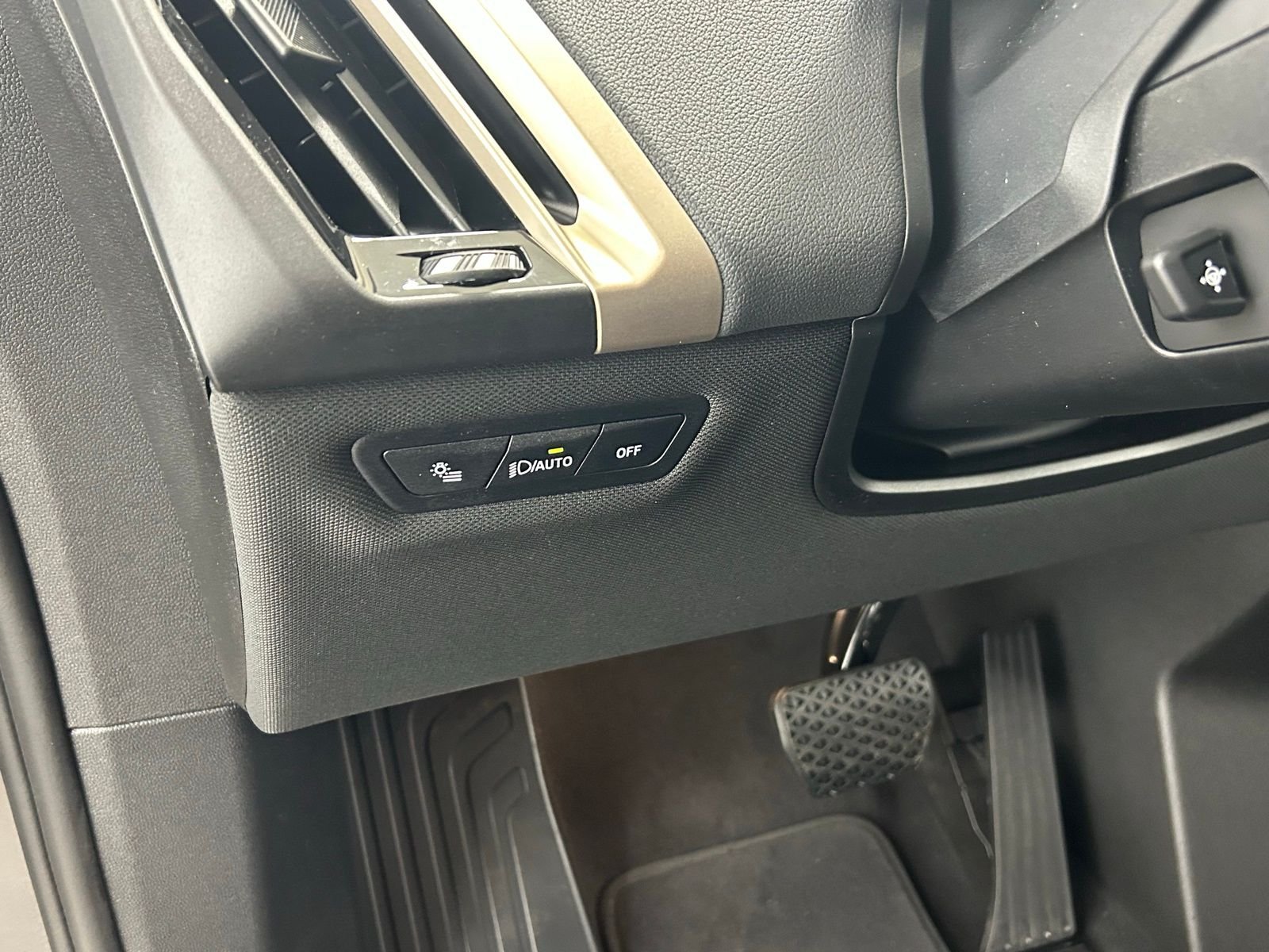 New 2026 Dune Grey Metallic BMW xDrive45 image 27