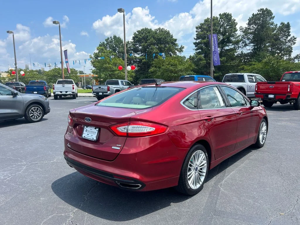 Used 2013 Red Ford SE image 7