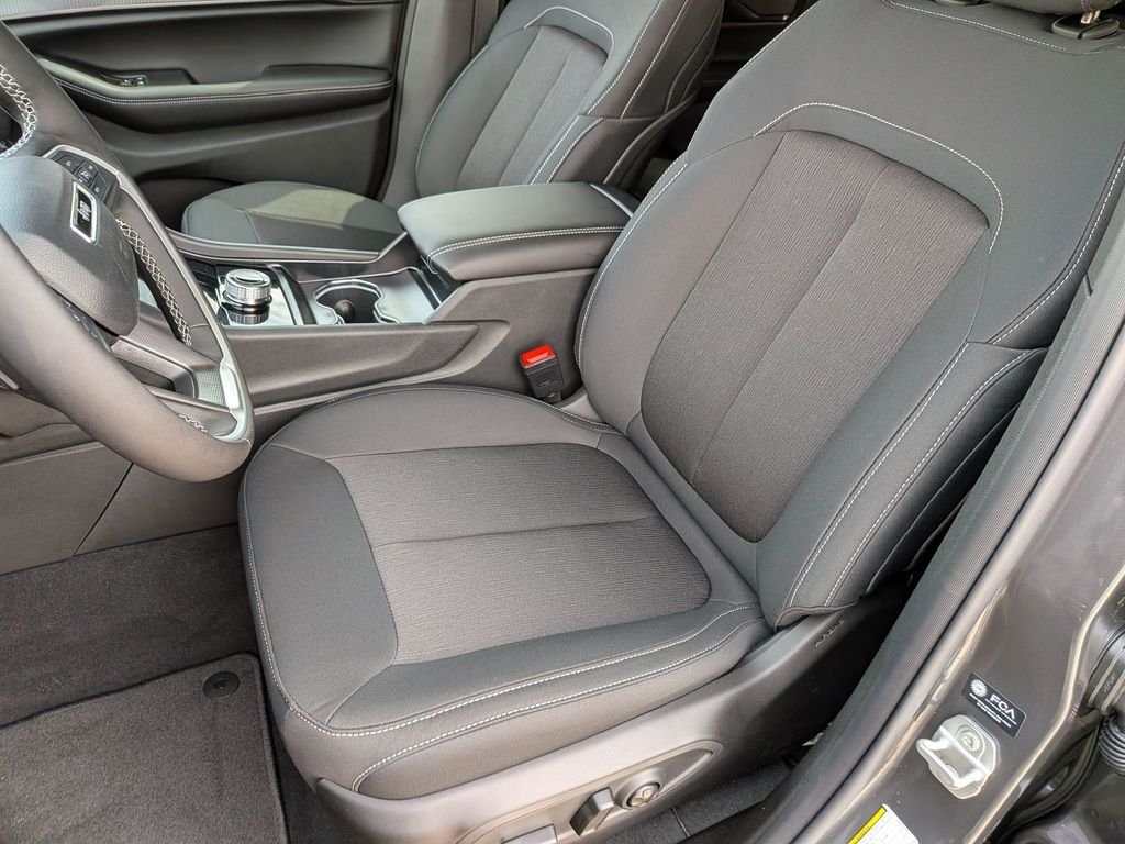 New 2026 Baltic Gray Metallic Clear-Coat Exterior Paint Jeep Laredo X image 30