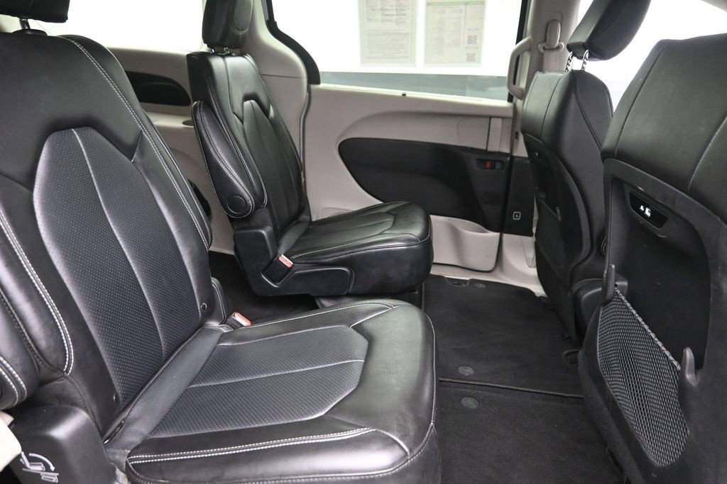 Used 2024 White Chrysler Touring L image 11
