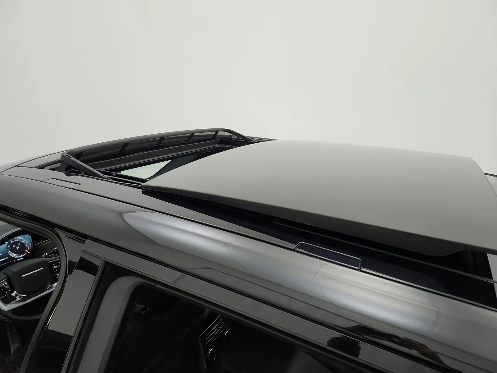 Used 2025 Santorini Black Metallic Land Rover P400 SE LWB 7 Seat image 11