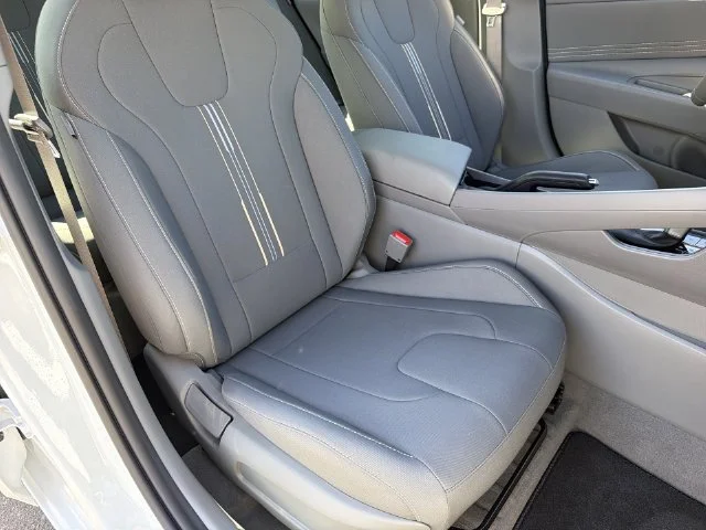Used 2026 White Hyundai SEL Sport image 32