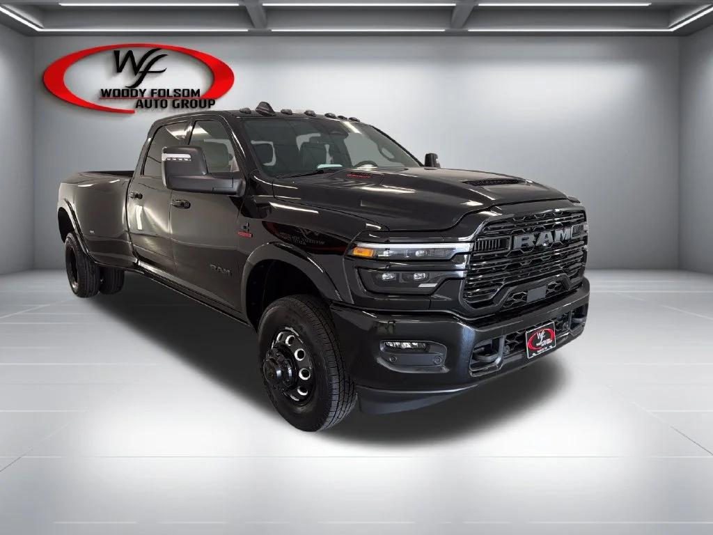 New 2027 Diamond Black Crystal Pearl-Coat Exterior Paint RAM Laramie image 3
