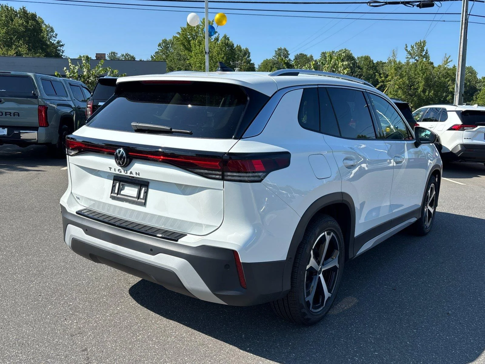 New 2026 Pure White Volkswagen SE image 5
