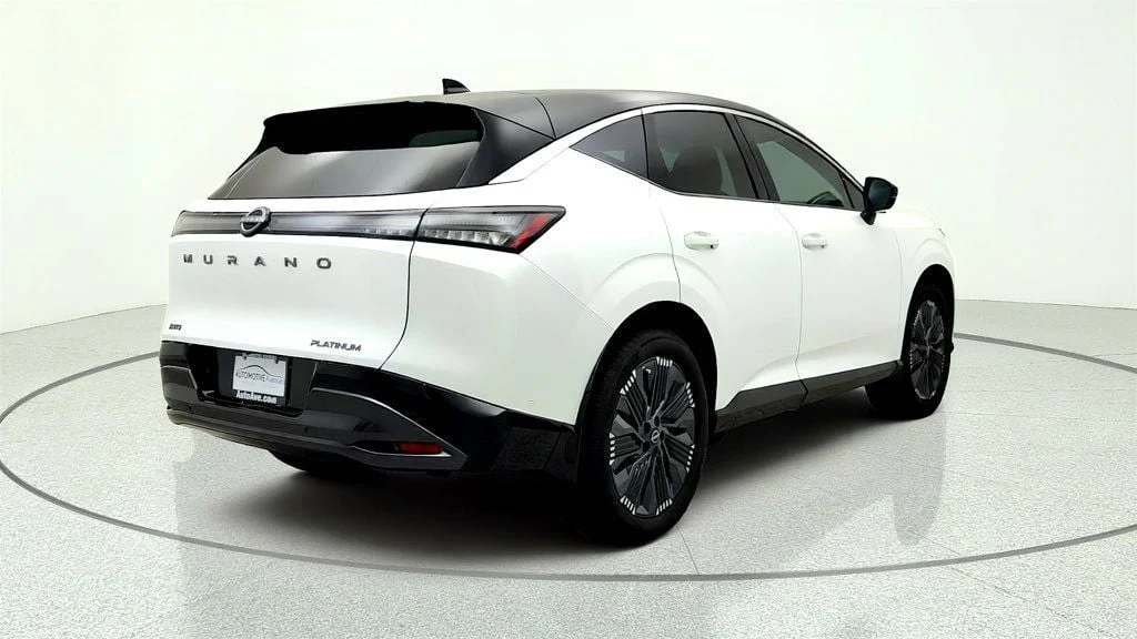 Used 2025 Everest White Pearl Tricoat/Super Black Nissan AWD Platinum w/ Illuminated Cargo Scuff Plate image 5