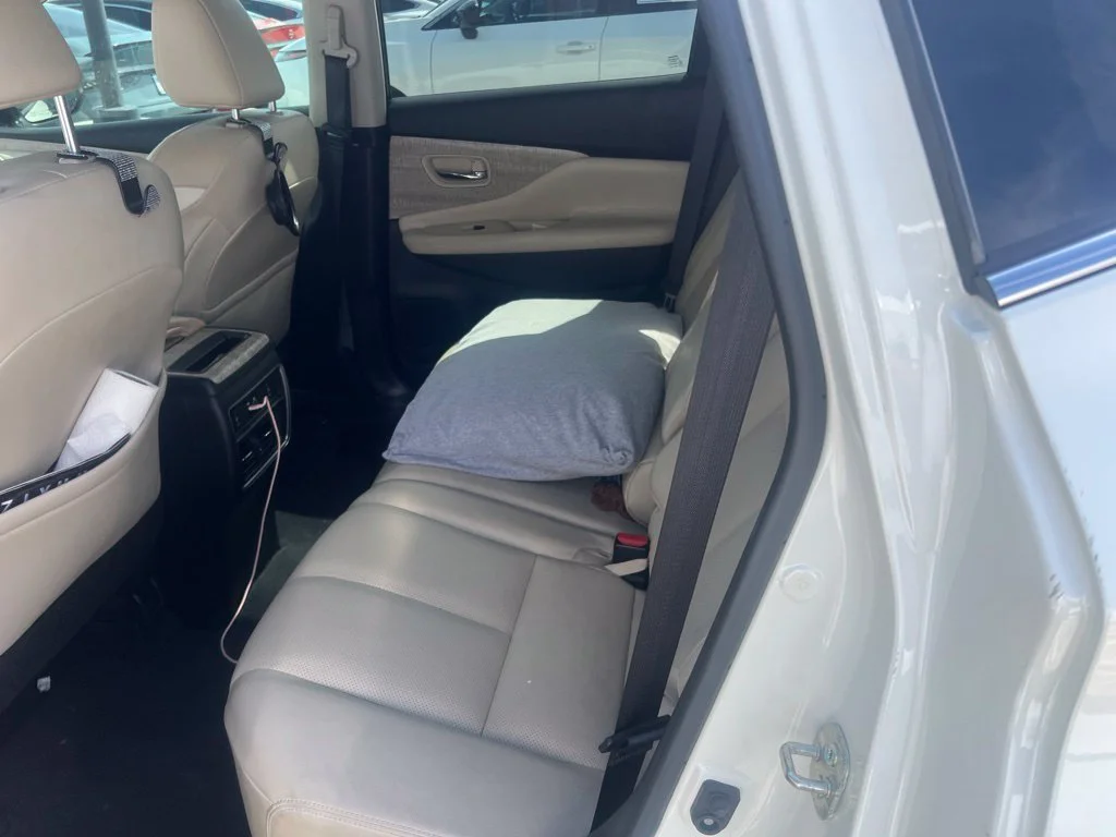 Used 2022 White Nissan SL image 6