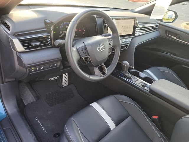 Used 2025  Toyota SE image 16