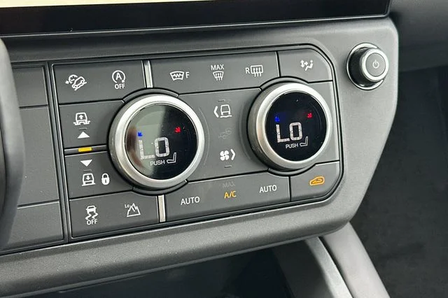 New 2026 Santorini Black Land Rover X-Dynamic SE image 19