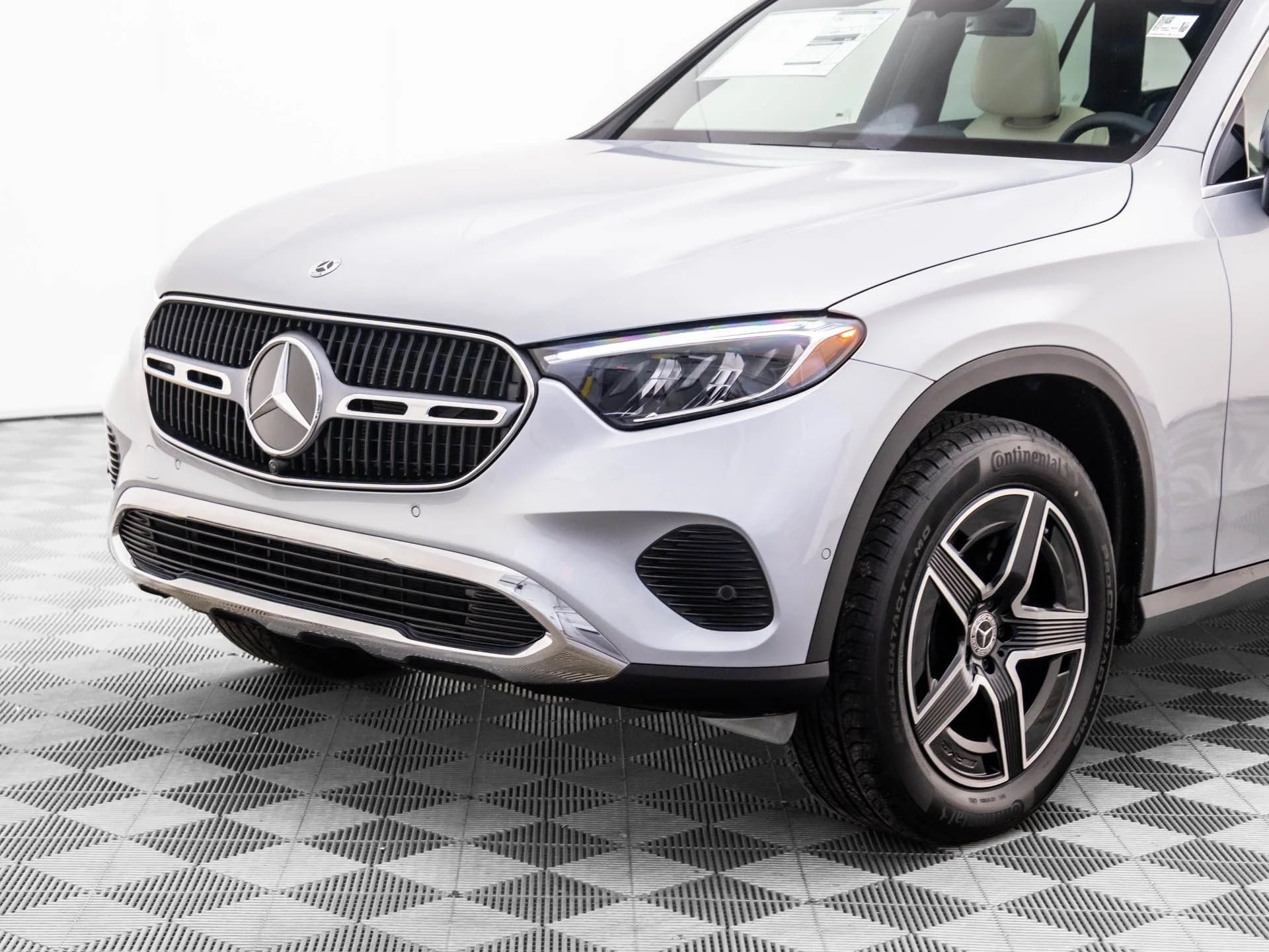New 2026 Silver Mercedes-Benz GLC 300 image 38