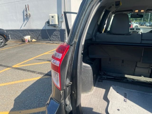Used 2012 Green Toyota Base image 17