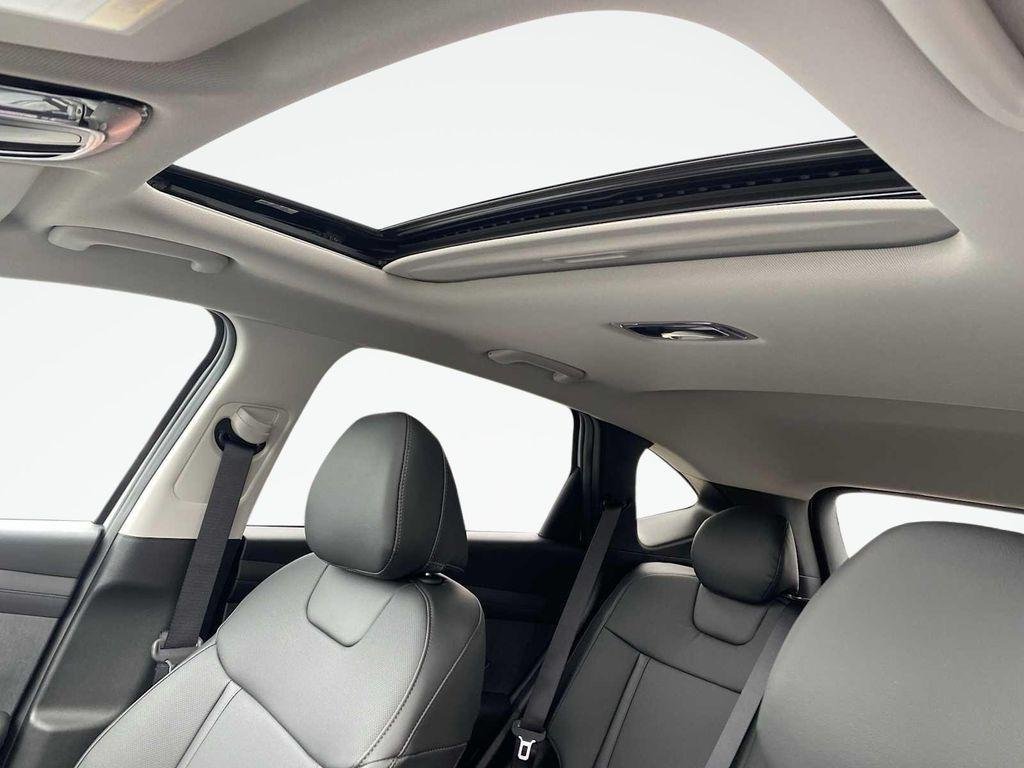 New 2026 White Hyundai SEL Premium FWD image 25