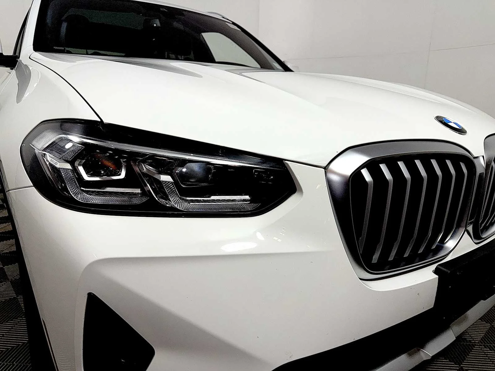 Certified Used 2024 Alpine White BMW xDrive30i image 25