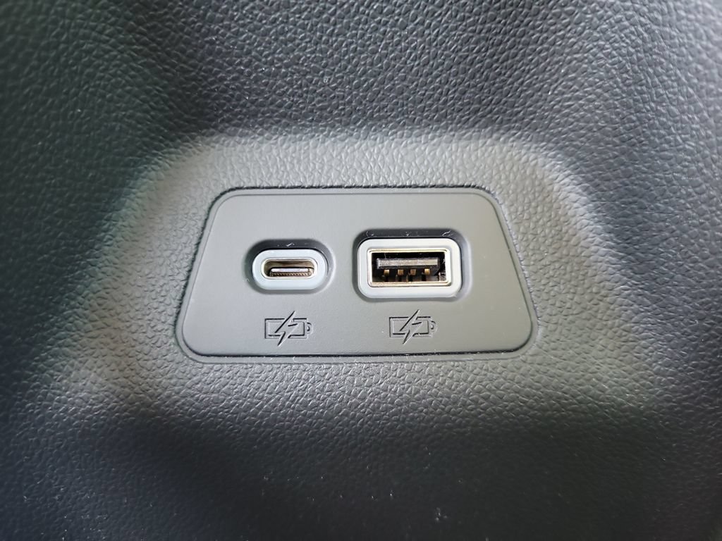 Used 2023 Summit White Buick Essence image 14