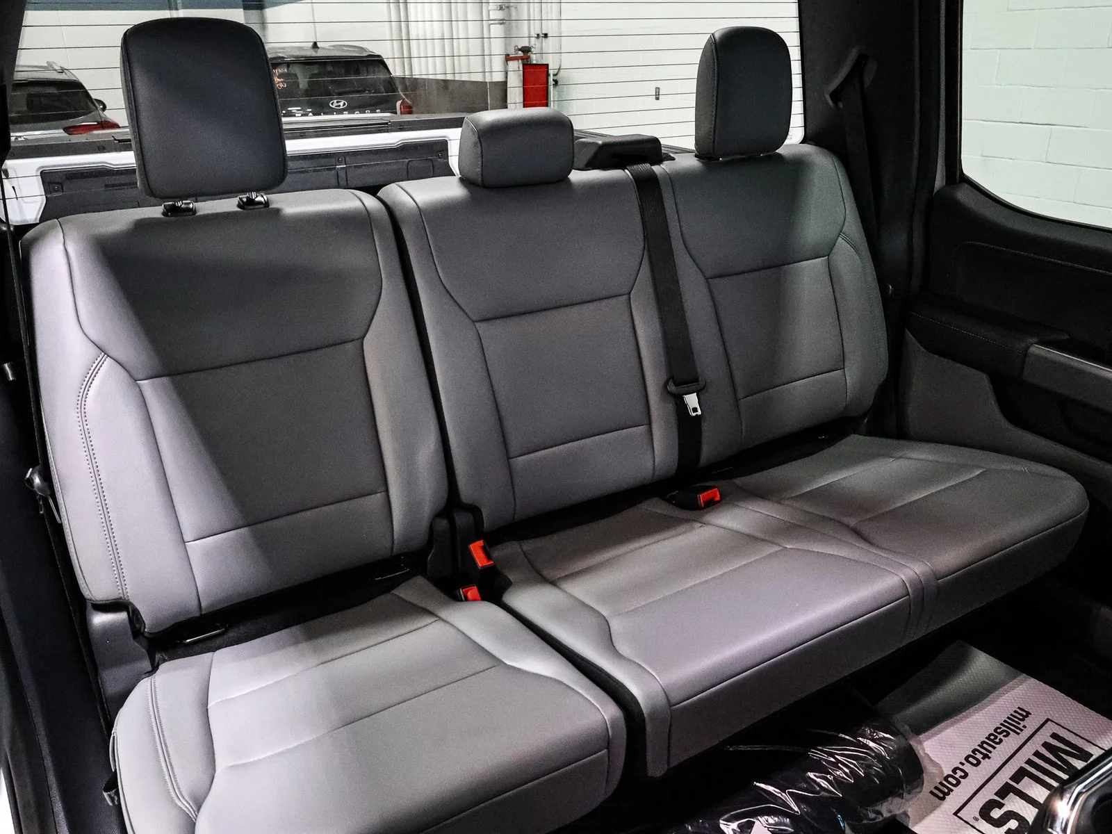 2025 Ford F-150 Lightning Flash - Photo 26