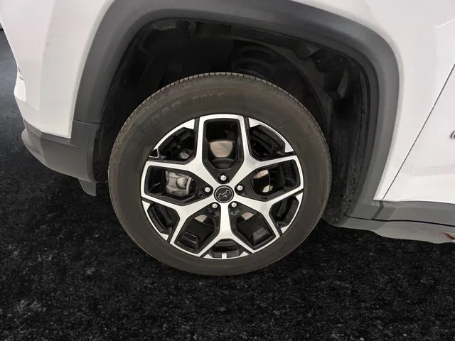 Used 2025 White Jeep Limited image 27