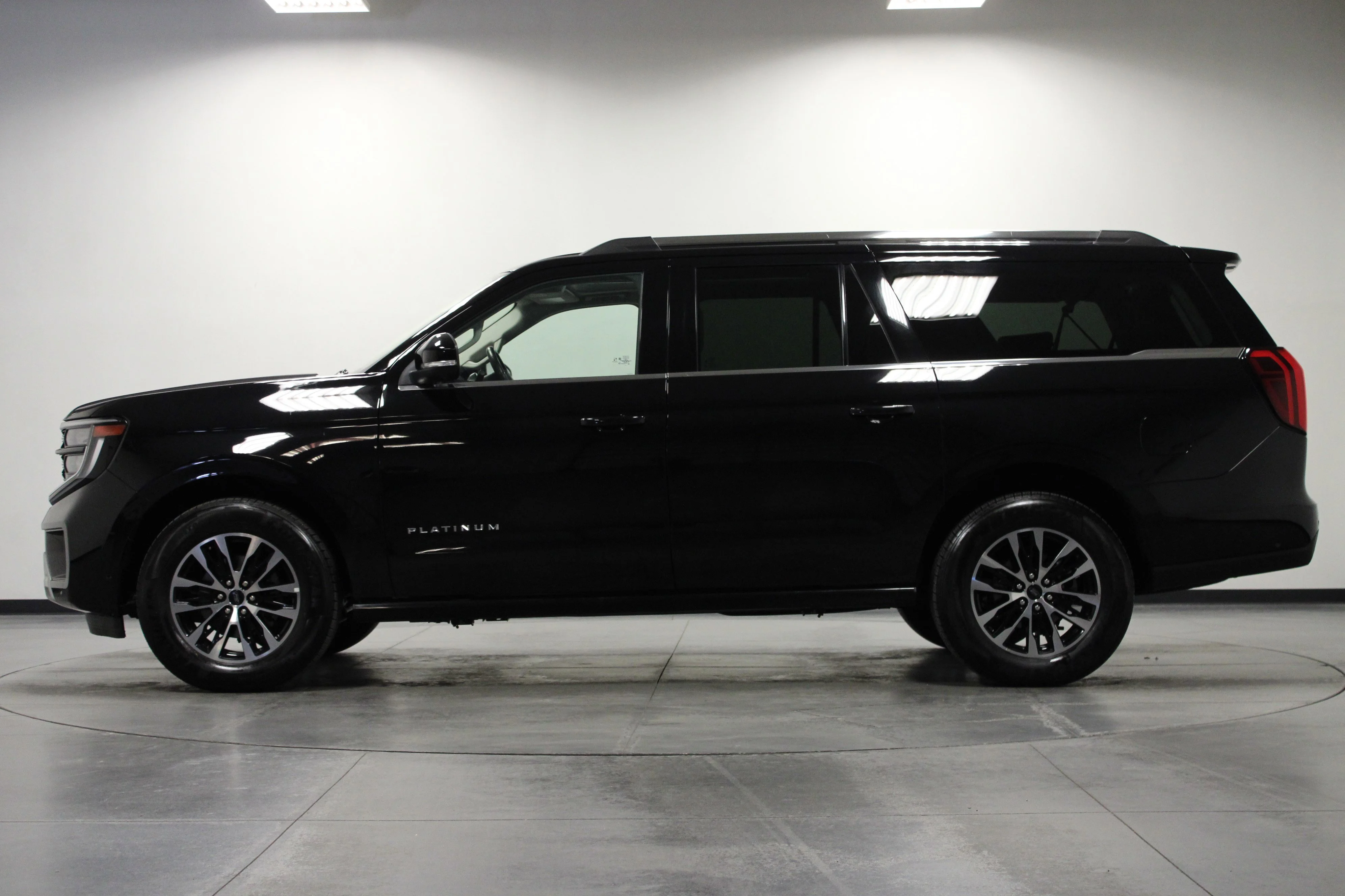 Used 2025 Black Metallic Ford Platinum image 7