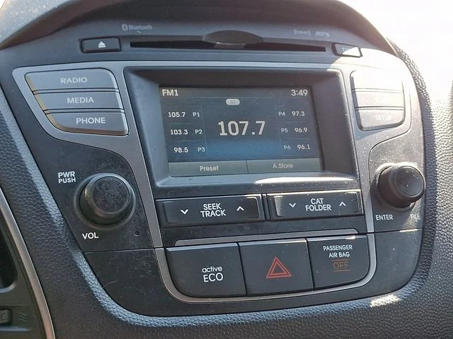Used 2015 Silver Hyundai SE image 22