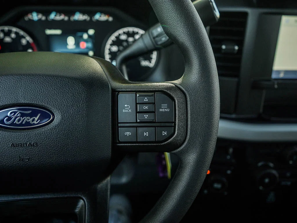 New 2027 Oxford White Ford F-350® XLT image 17