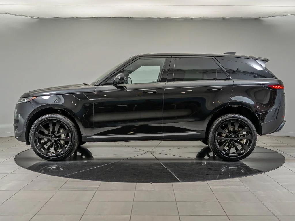 Used 2026 Santorini Black Land Rover SE image 8