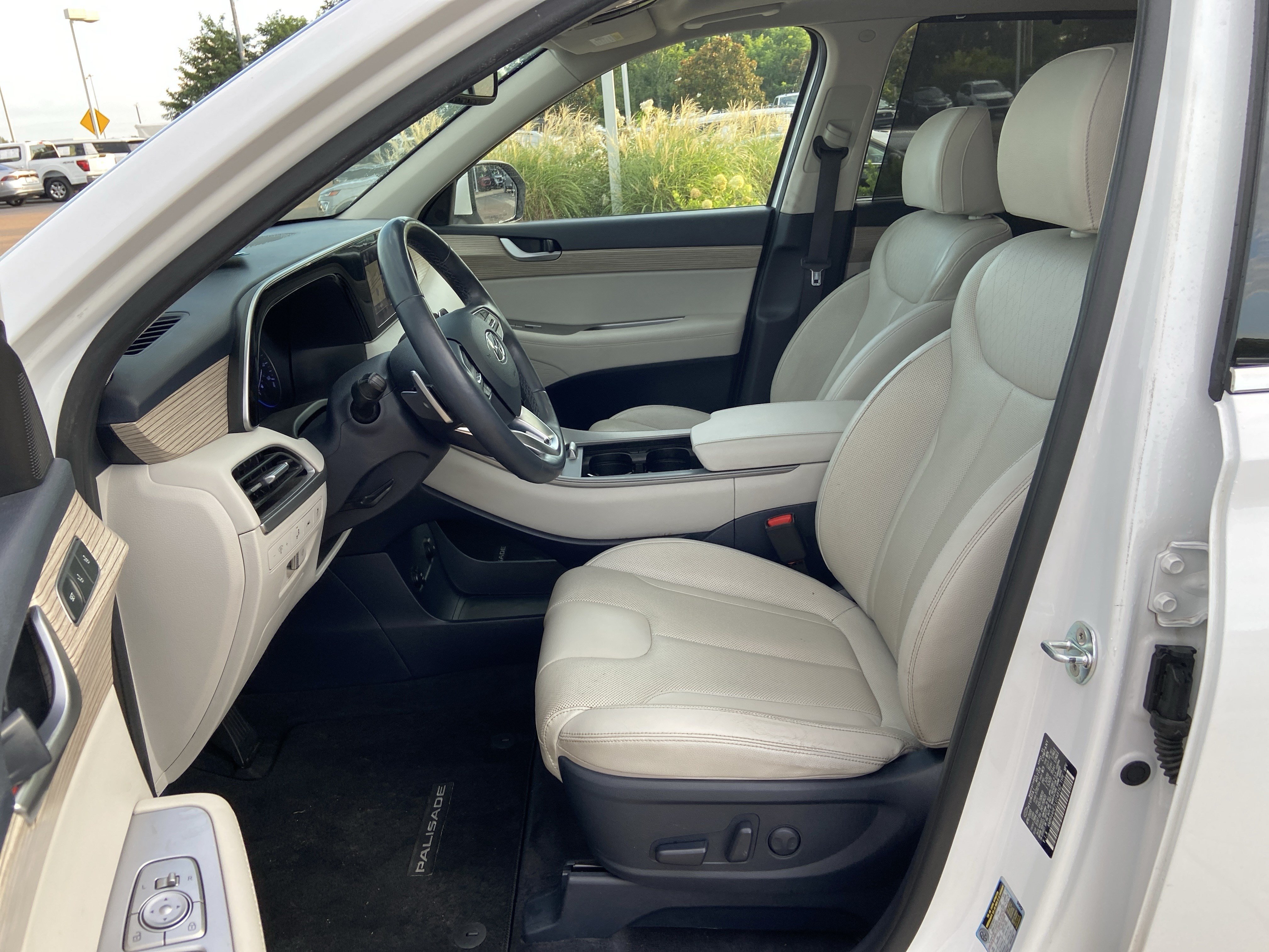 Used 2020 Hyper White Hyundai SEL image 34