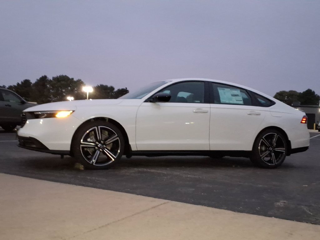 New 2026 Platinum White Pearl Honda Sport Hybrid image 2