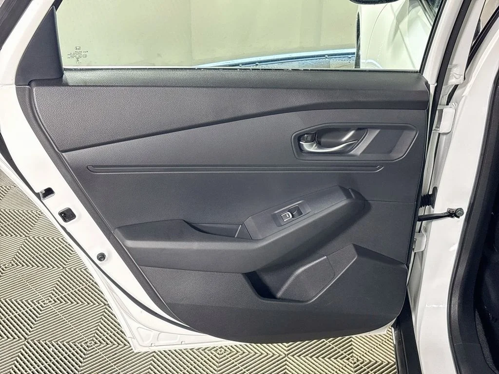 Used 2025 Platinum White Pearl Honda SE image 19