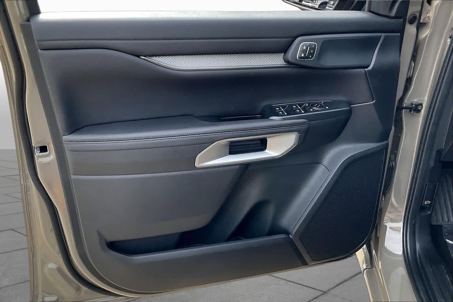 New 2026 Marsh Gray Ford Lariat® image 10